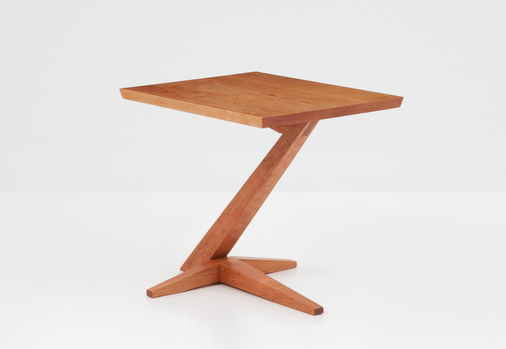 Edo Cantilever Side Table – Thos. Moser