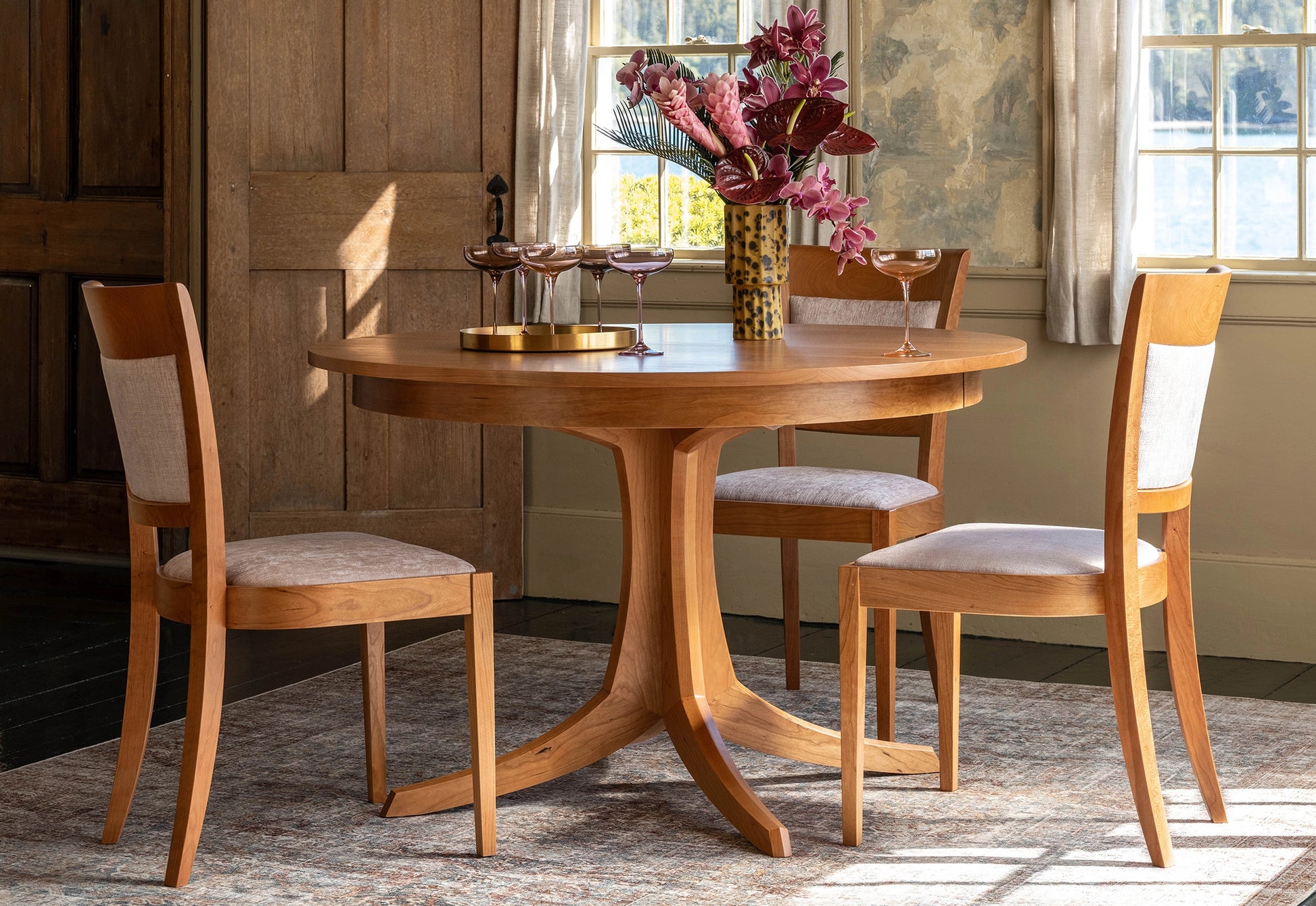 Georgetown Table - Single Pedestal – Thos. Moser