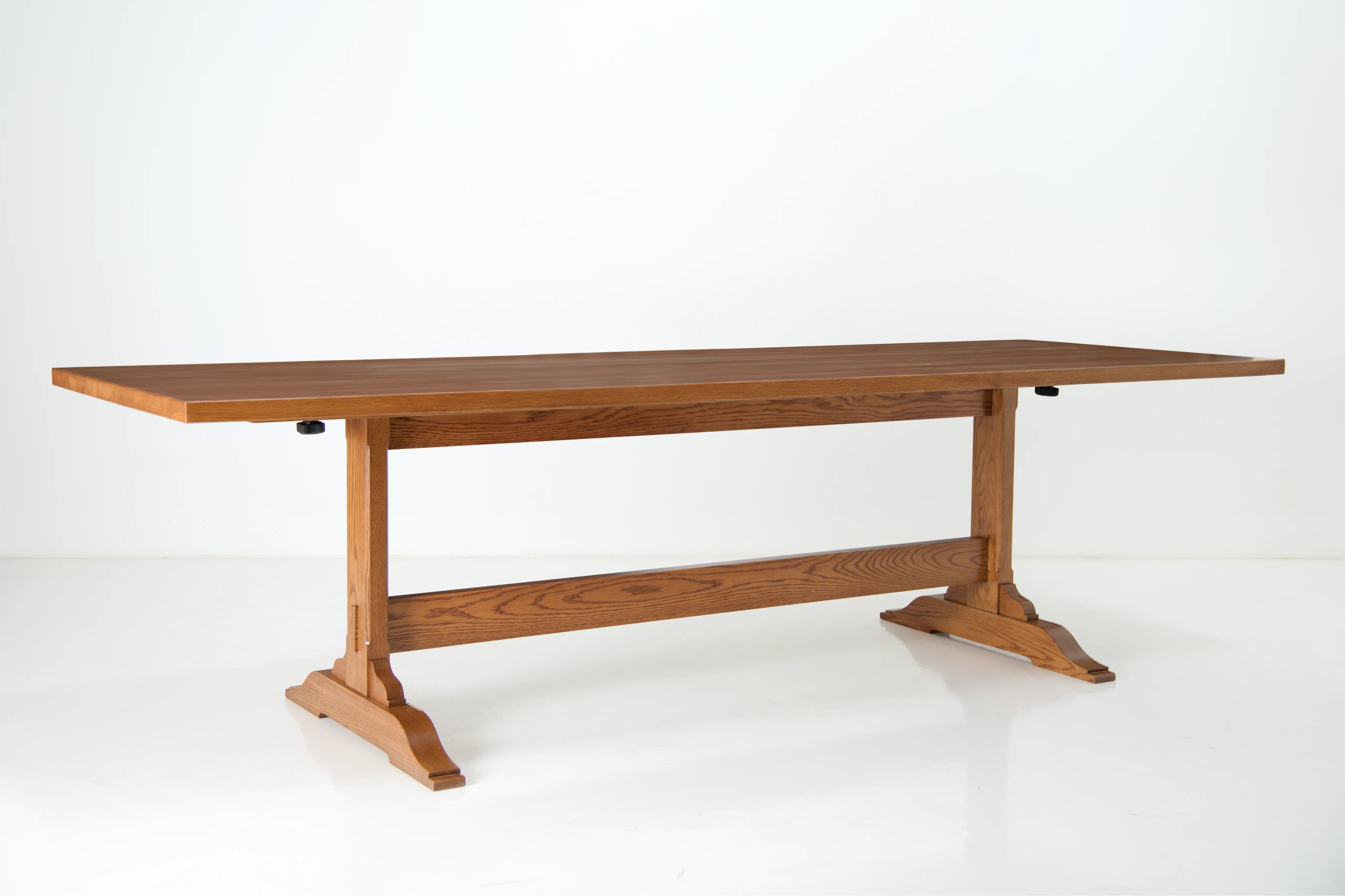 Daniela Table