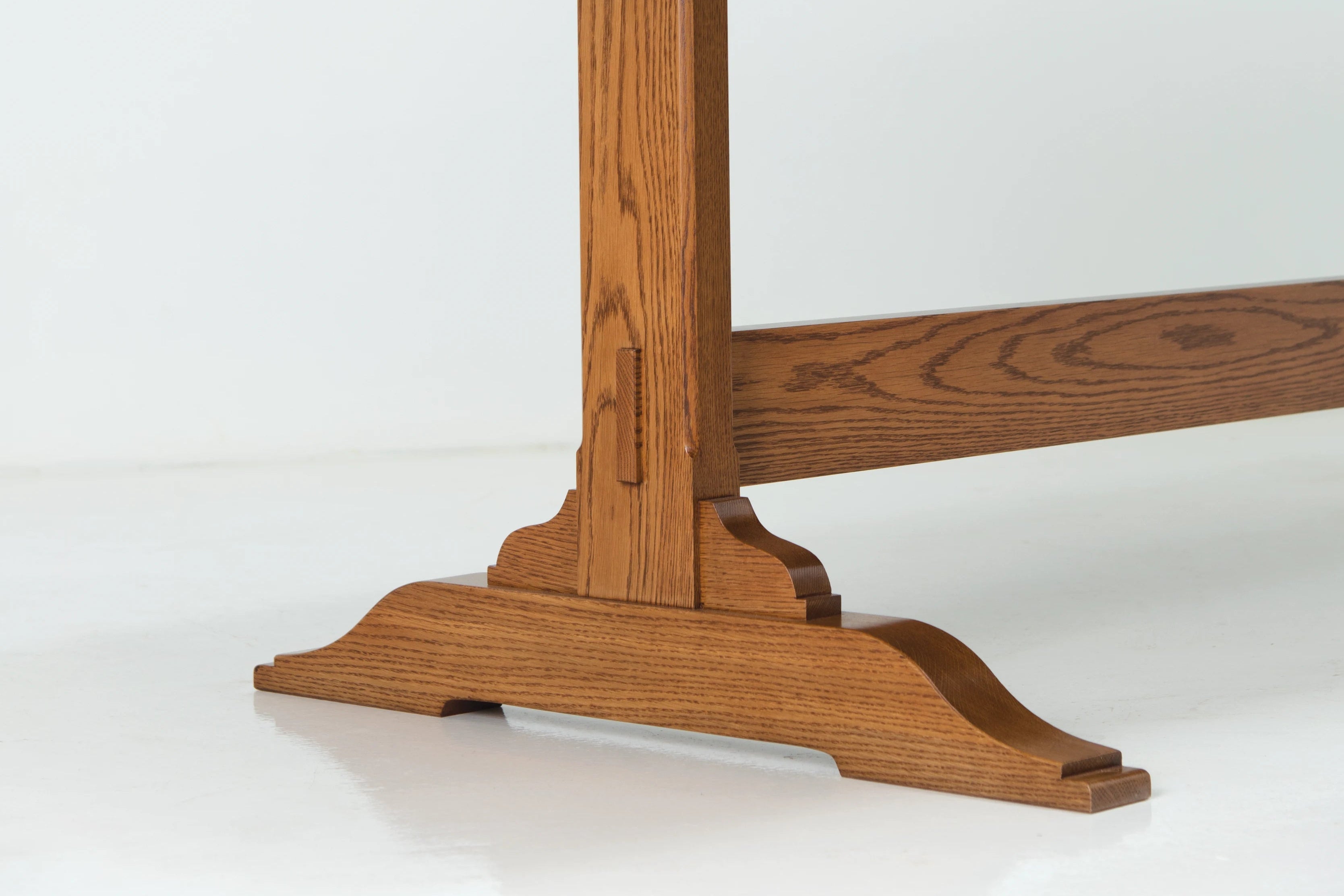 Daniela Table