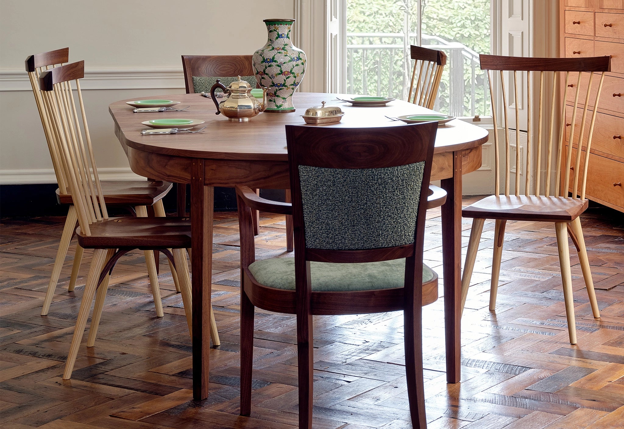 Dining room with wooden table and chairs on a parquet floor