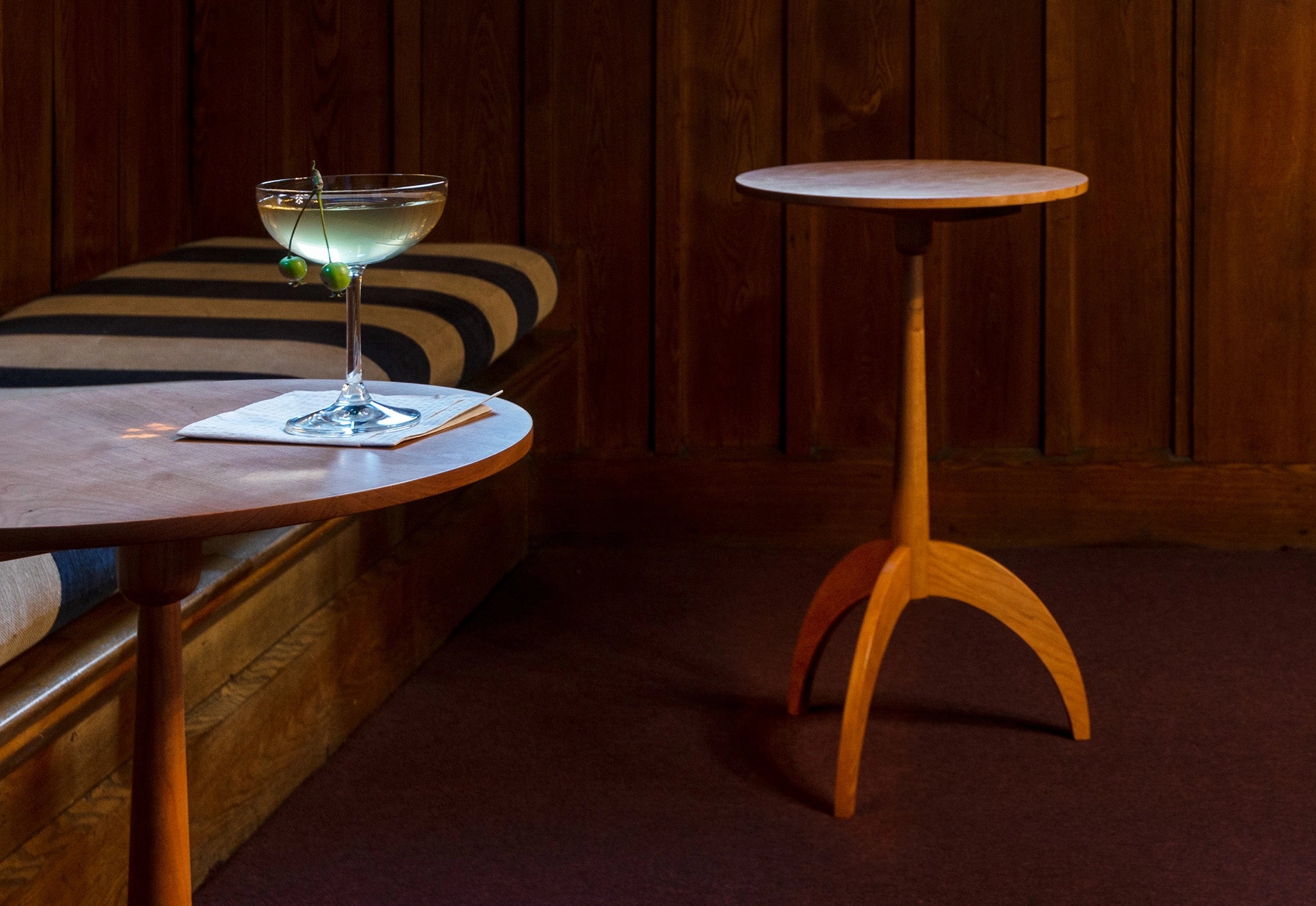 Shaker Round Stand