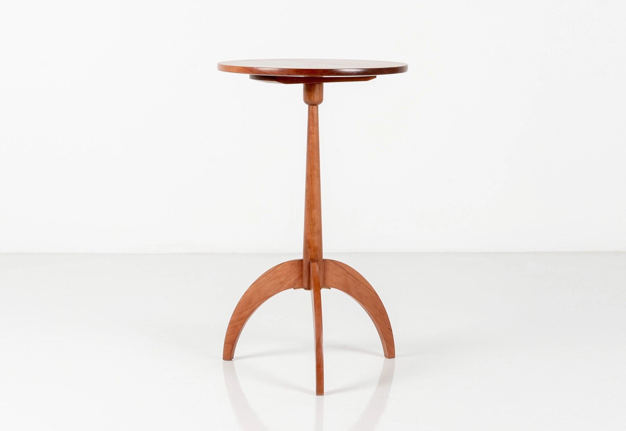 Shaker Round Stand