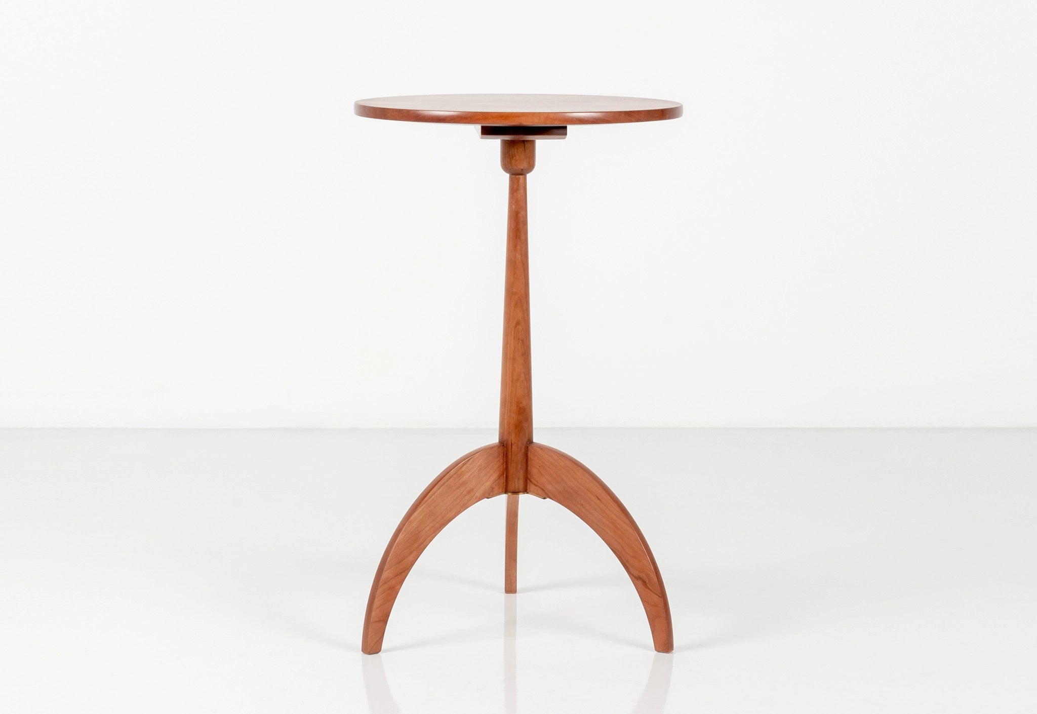 Shaker Round Stand