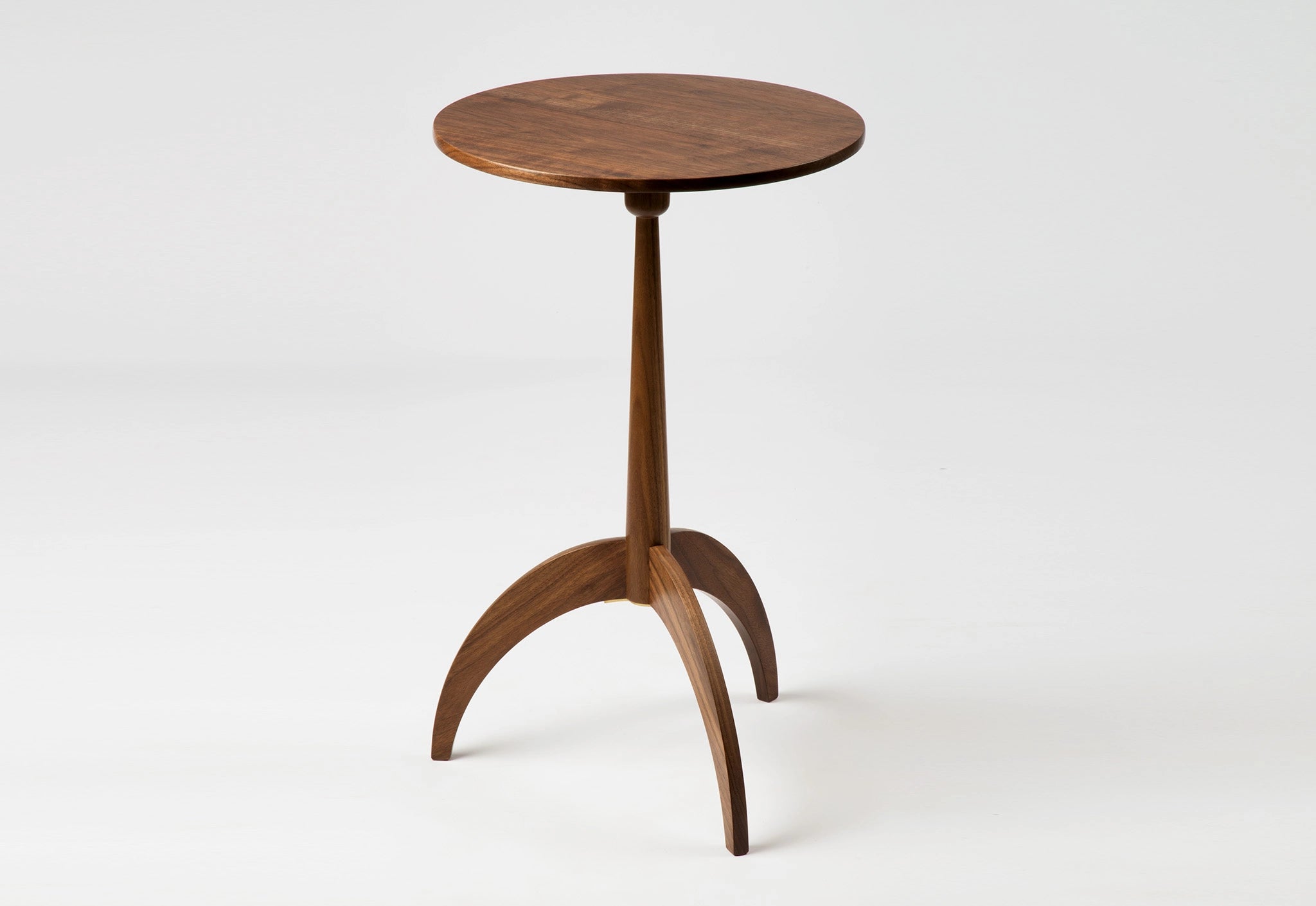 Shaker Round Stand