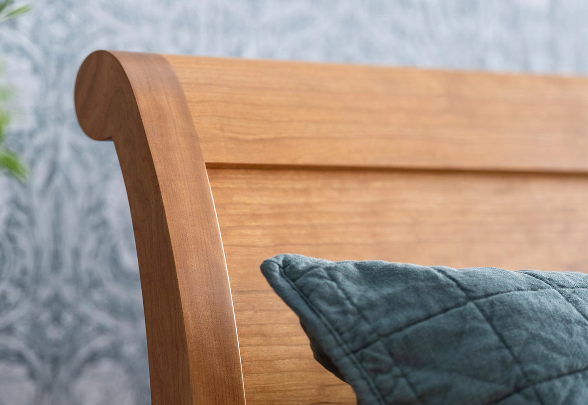 Sleigh Bed - Cherry / Traditional
