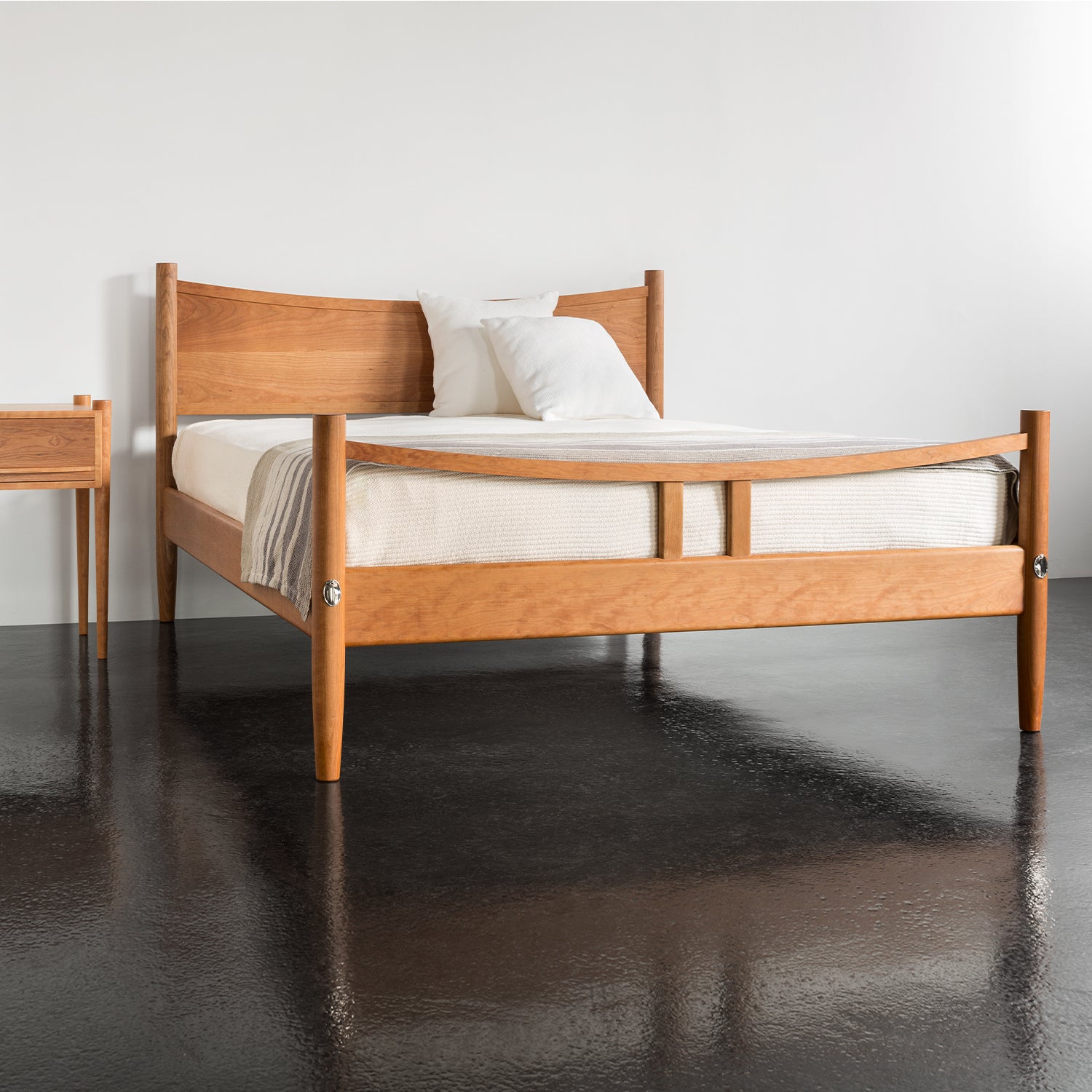 Ellipse Platform Bed