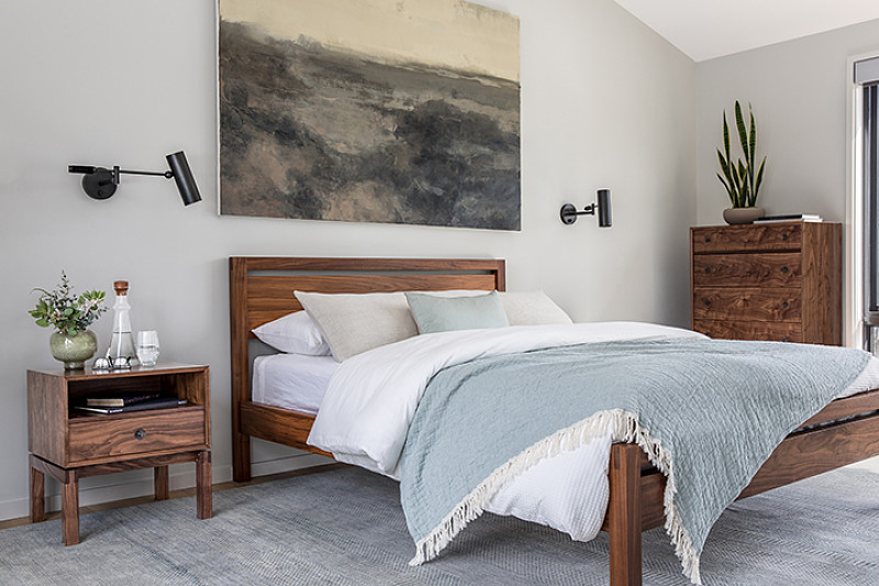 Studio Bed in Walnut