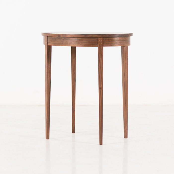 Table Minimus Oval in Walnut