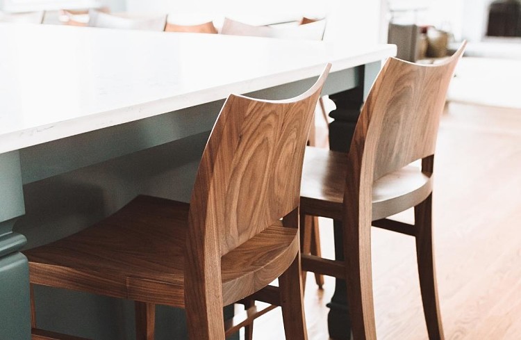auburn stools at slate color kitchen bar