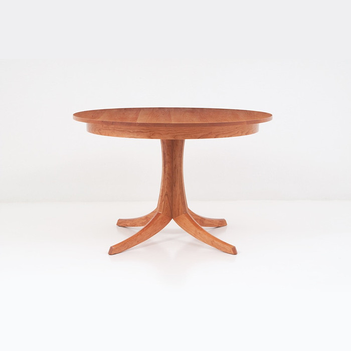The Georgetown Table- Single Pedestal rests